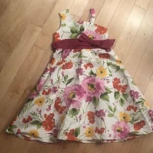 Floral Girls Dress with bow Size 6by Sugar Plum